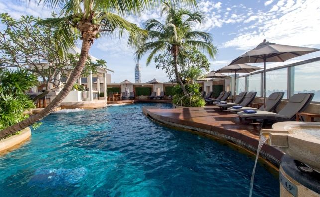 Diez piscinas para tocar las nubes alrededor del mundo